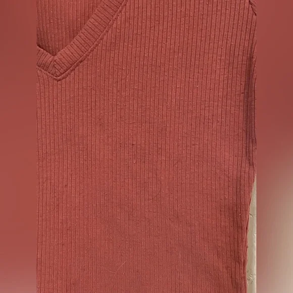 Destined By Tilly’s V-Neck Ribbed Shirt, Size Large - Picture 3 of 7